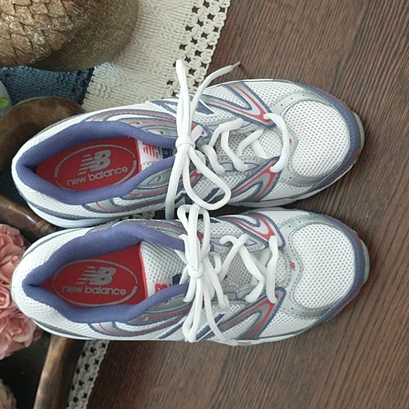 Child’s New Balance Runners, Like New. Size 3 - Picture 1 of 5
